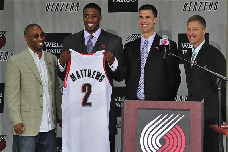 2010.07.20_wes_signs_with_portland.jpg